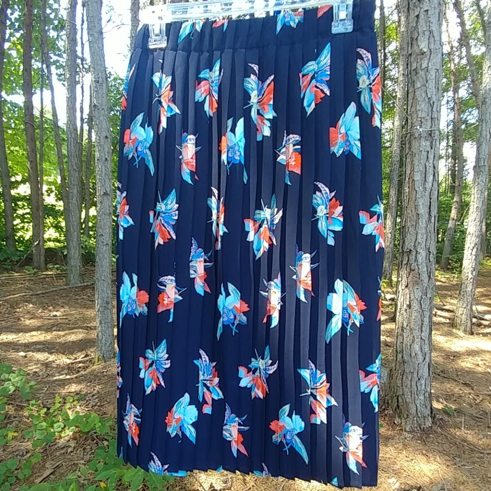 Gorgeous Navy Blue Pleated Floral Skirt